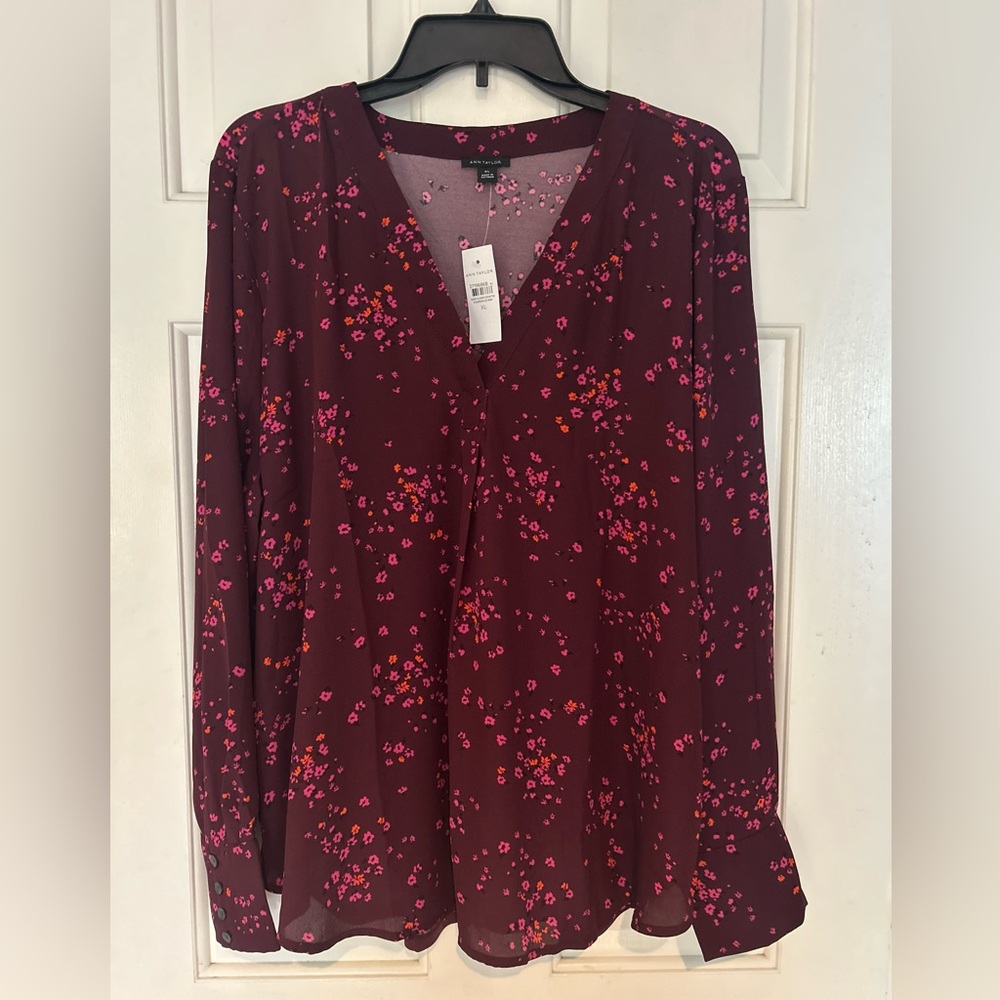 Ann Taylor Lightweight Maroon V-neck Top. XL. NWT.